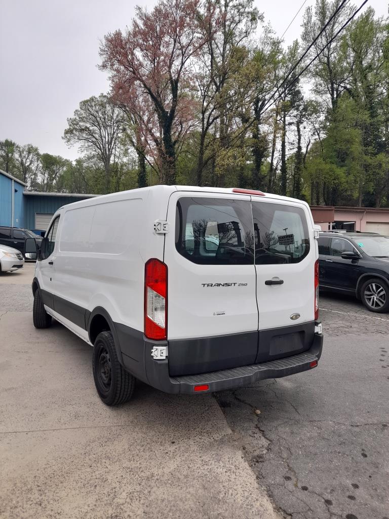 Ford Transit 250 (2015) - Gasoline