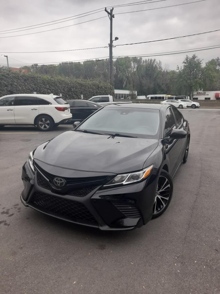 Toyota Camry SE (2018) - Gasoline