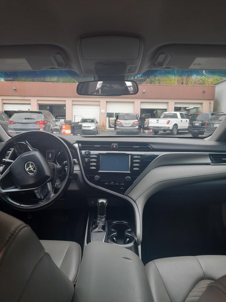 Toyota Camry SE (2018) - Gasoline