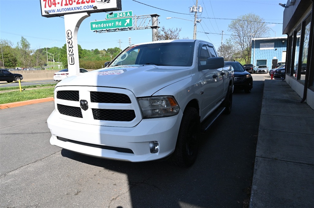 Ram 1500 Tradesman Quad Cab (2013) - Gasoline