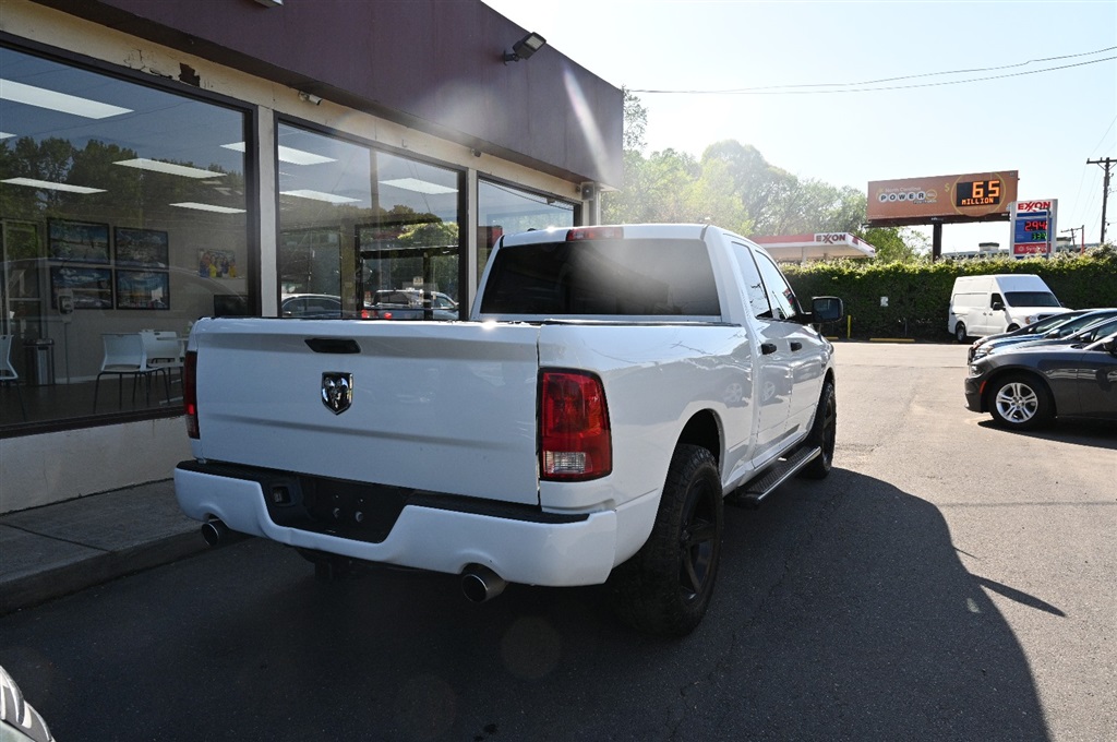 Ram 1500 Tradesman Quad Cab (2013) - Gasoline
