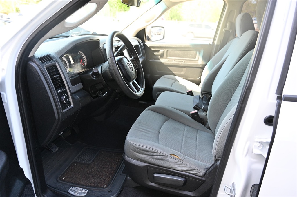 Ram 1500 Tradesman Quad Cab (2013) - Gasoline