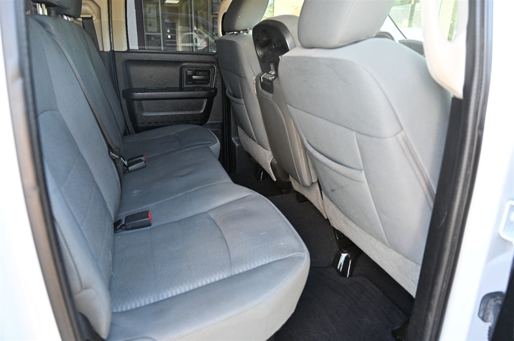 Ram 1500 Tradesman Quad Cab (2013) - Gasoline