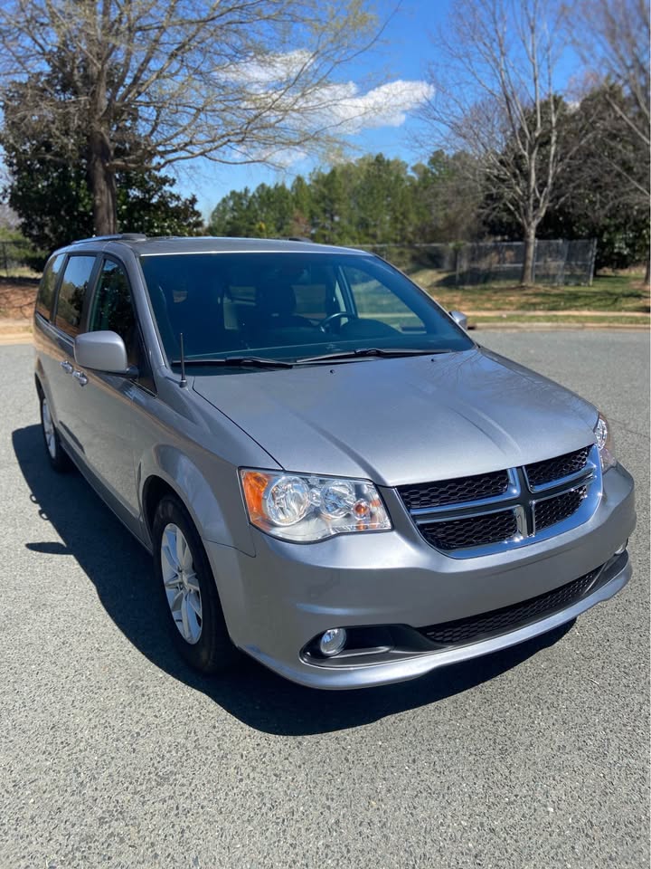 Dodge Grand Caravan SXT (2019) - Gasoline