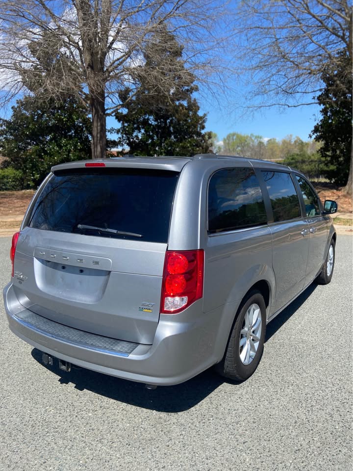 Dodge Grand Caravan SXT (2019) - Gasoline