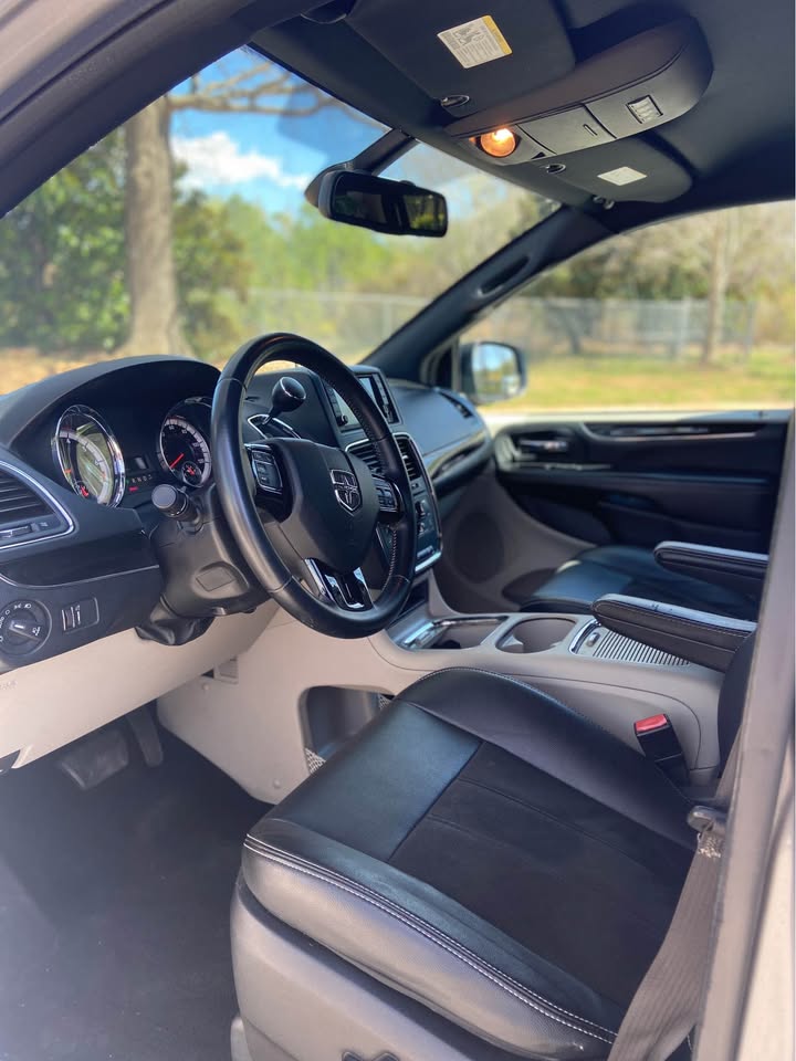 Dodge Grand Caravan SXT (2019) - Gasoline