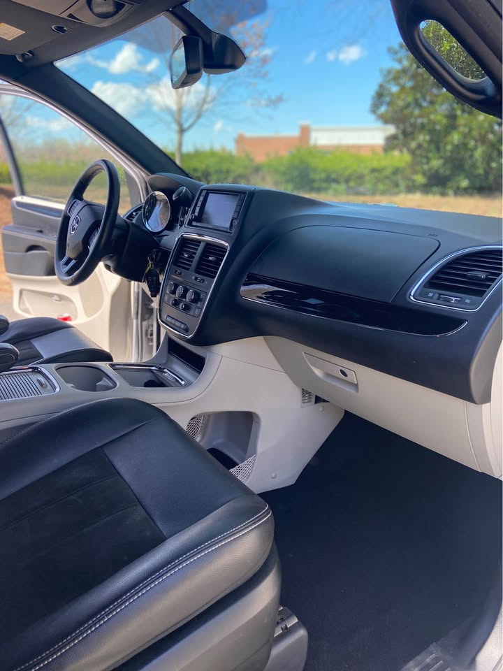 Dodge Grand Caravan SXT (2019) - Gasoline
