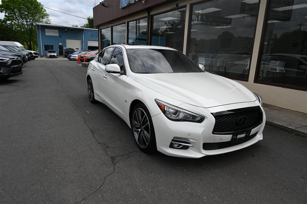 Infiniti Q50 Premium (2017) - Gasoline