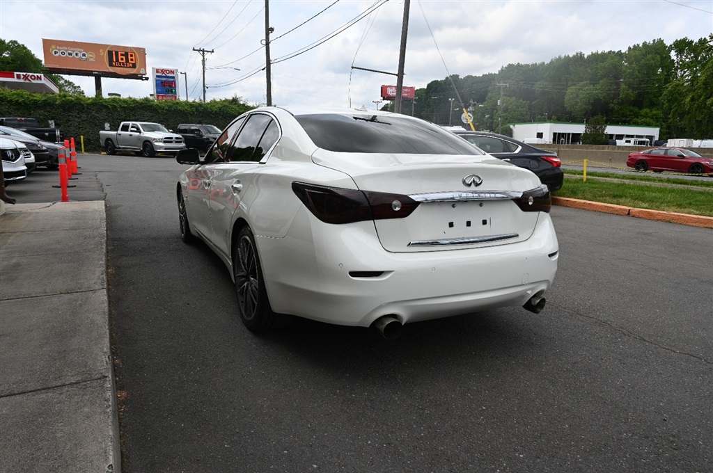 Infiniti Q50 Premium (2017) - Gasoline