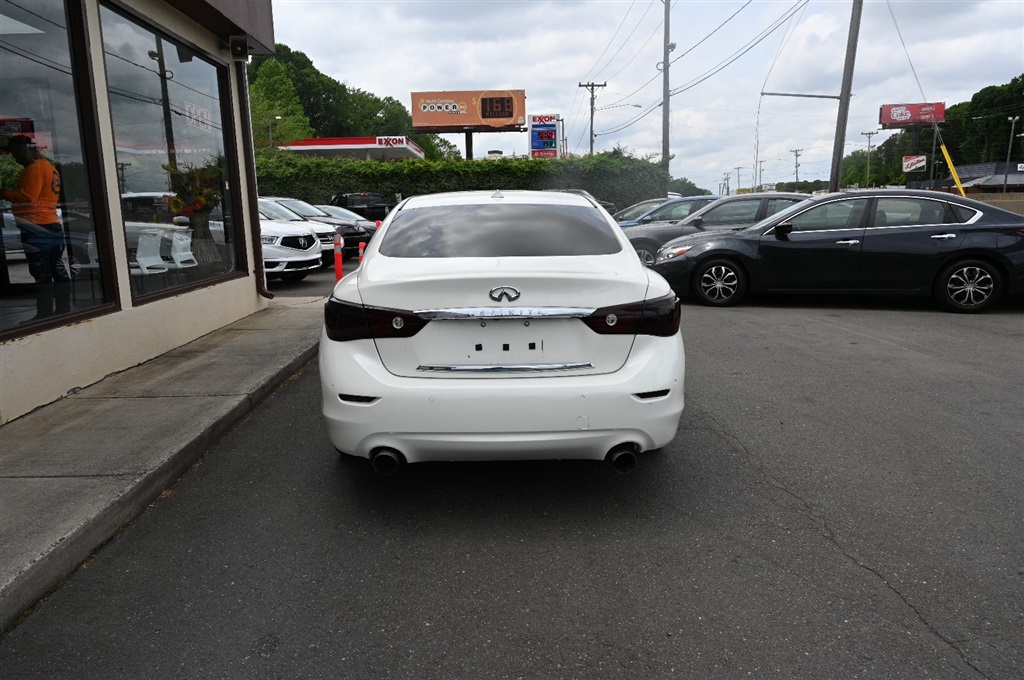 Infiniti Q50 Premium (2017) - Gasoline