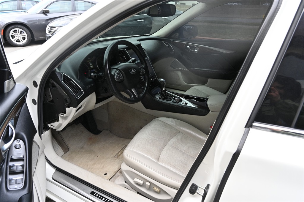 Infiniti Q50 Premium (2017) - Gasoline