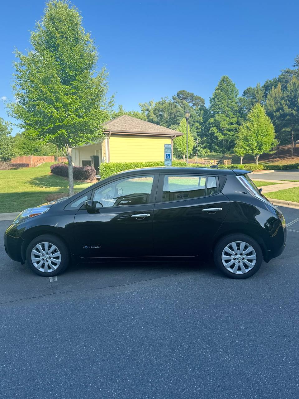 Nissan Leaf S (2015) - Electric