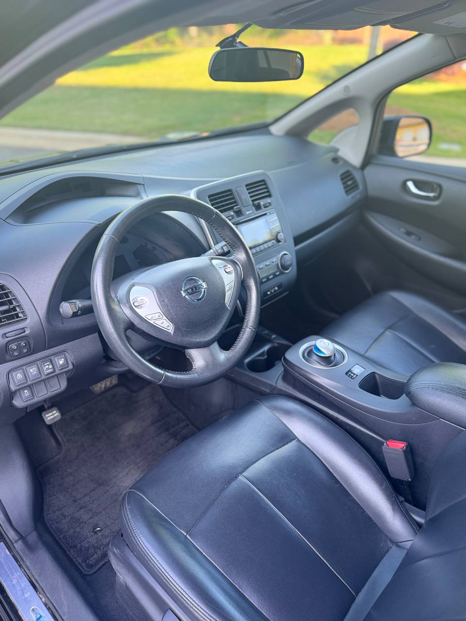 Nissan Leaf S (2015) - Electric