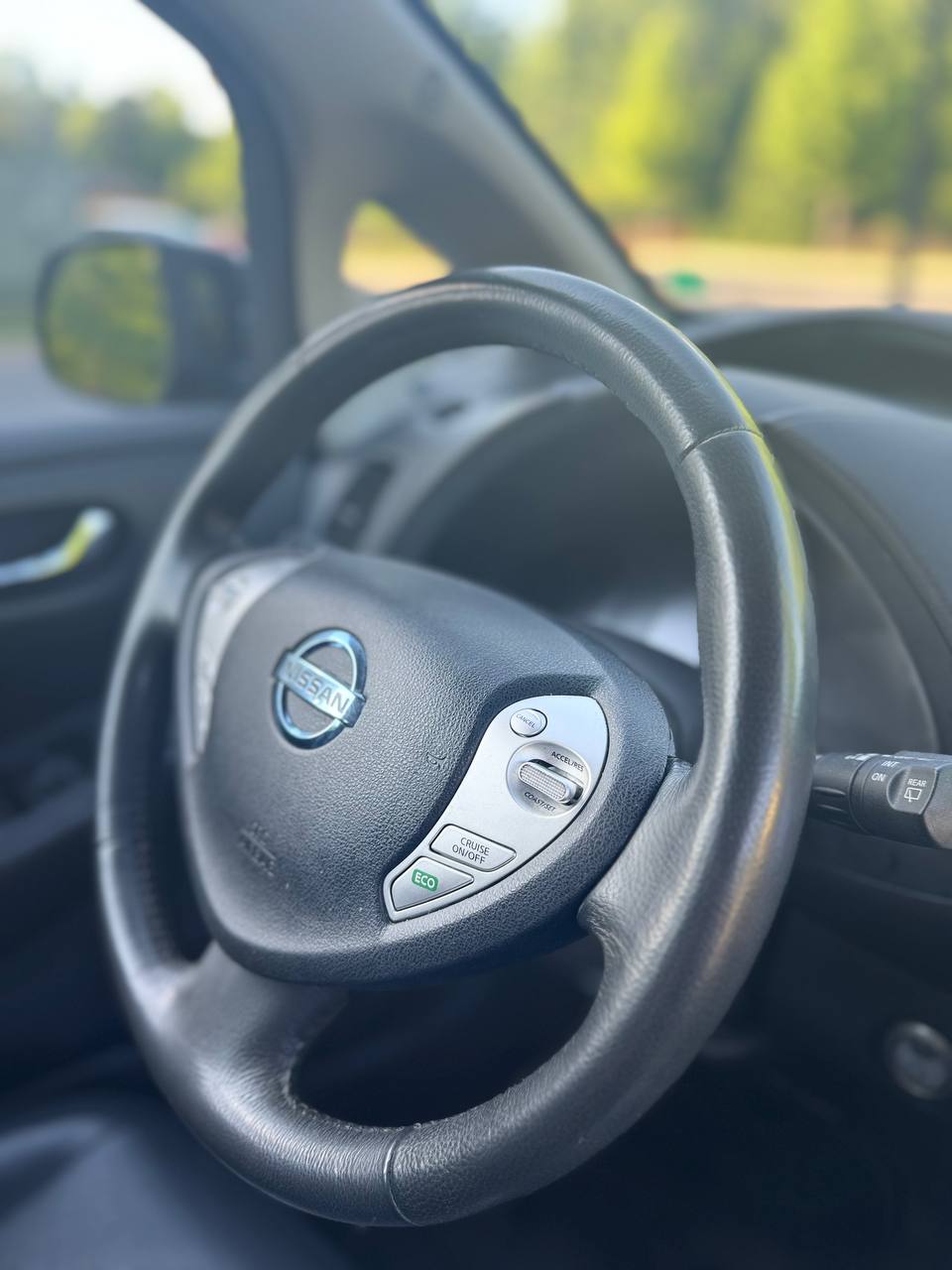 Nissan Leaf S (2015) - Electric