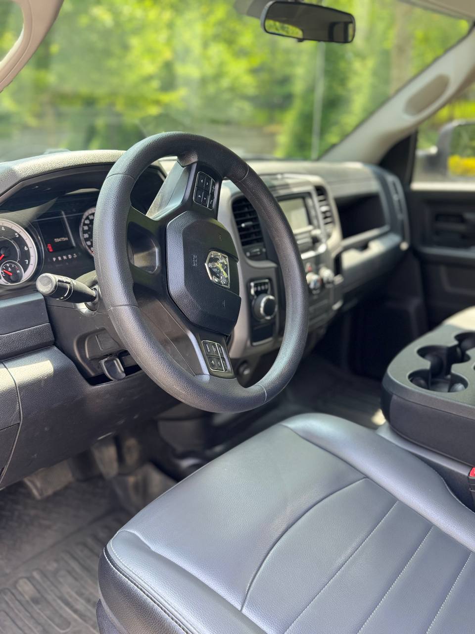 Ram 1500 Classic Tradesman Quad Cab (2022) - Gasoline