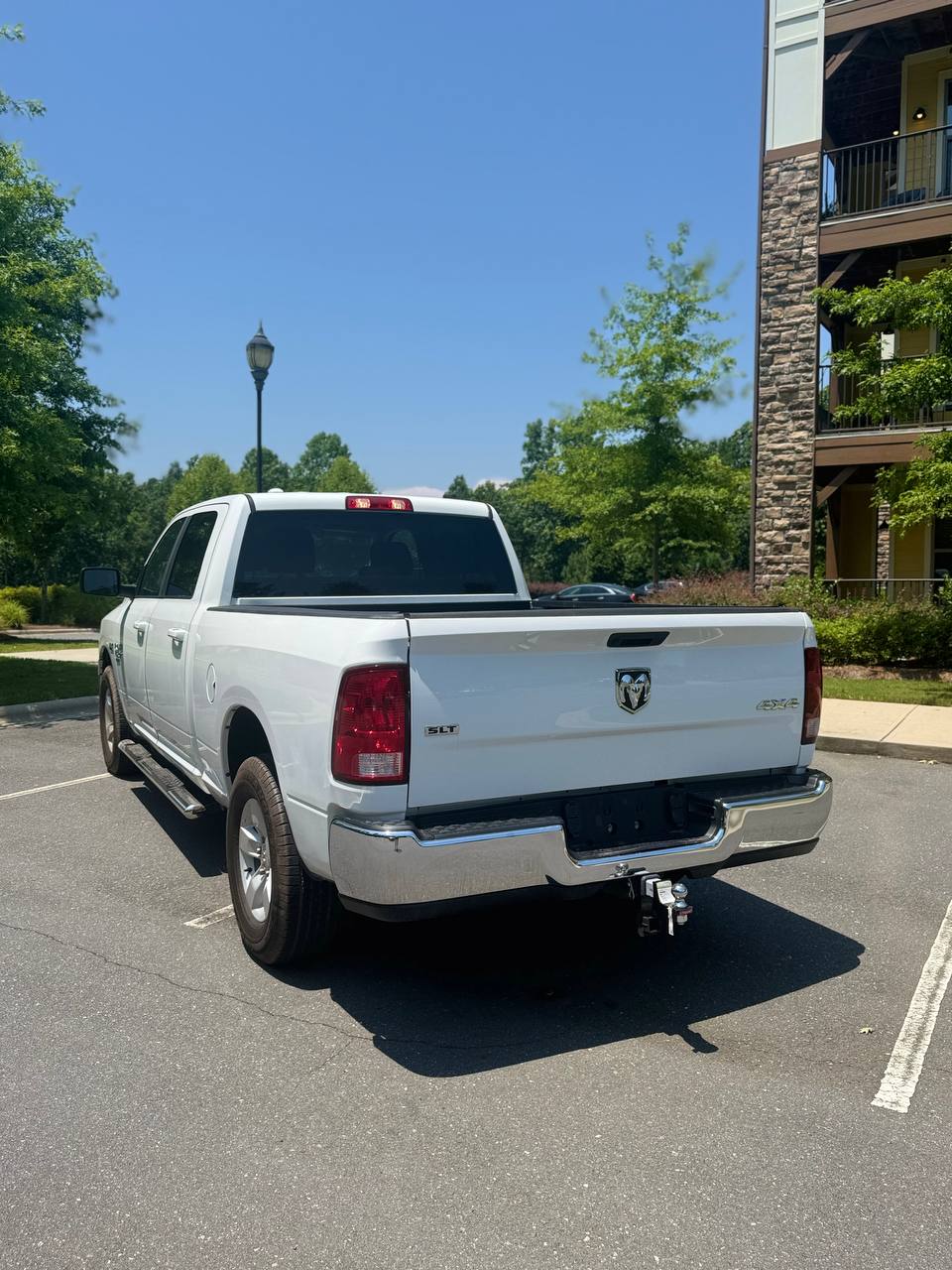 Ram 1500 Classic Crew Cab SLT (2021) - Gasoline
