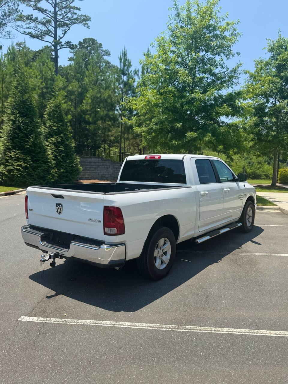 Ram 1500 Classic Crew Cab SLT (2021) - Gasoline
