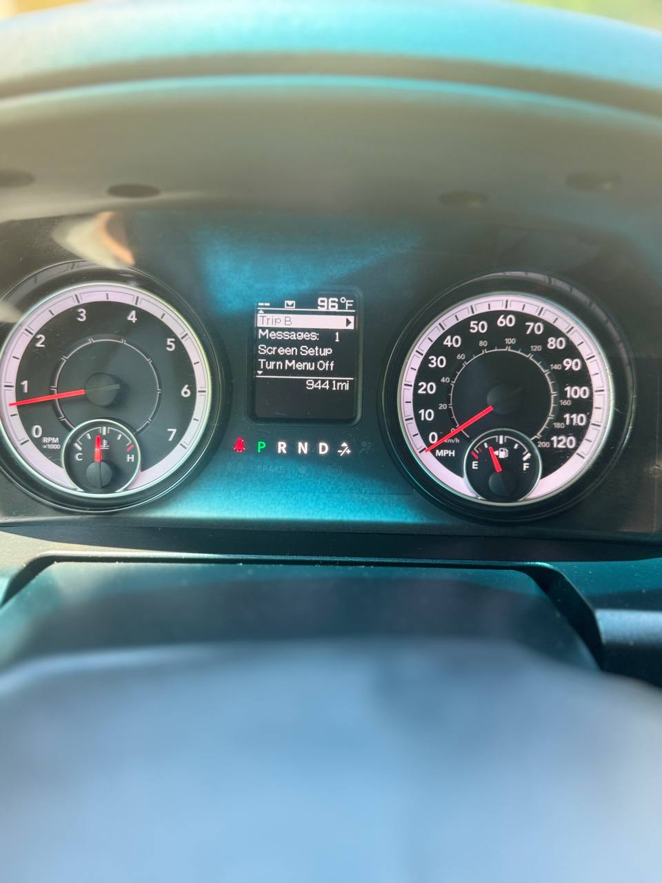 Ram 1500 Classic Crew Cab SLT (2021) - Gasoline