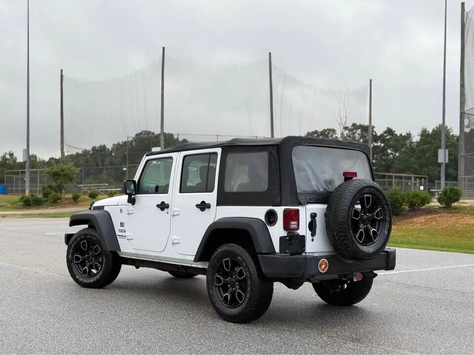 Jeep Wrangler Unlimited Sport (2017) - Gasoline