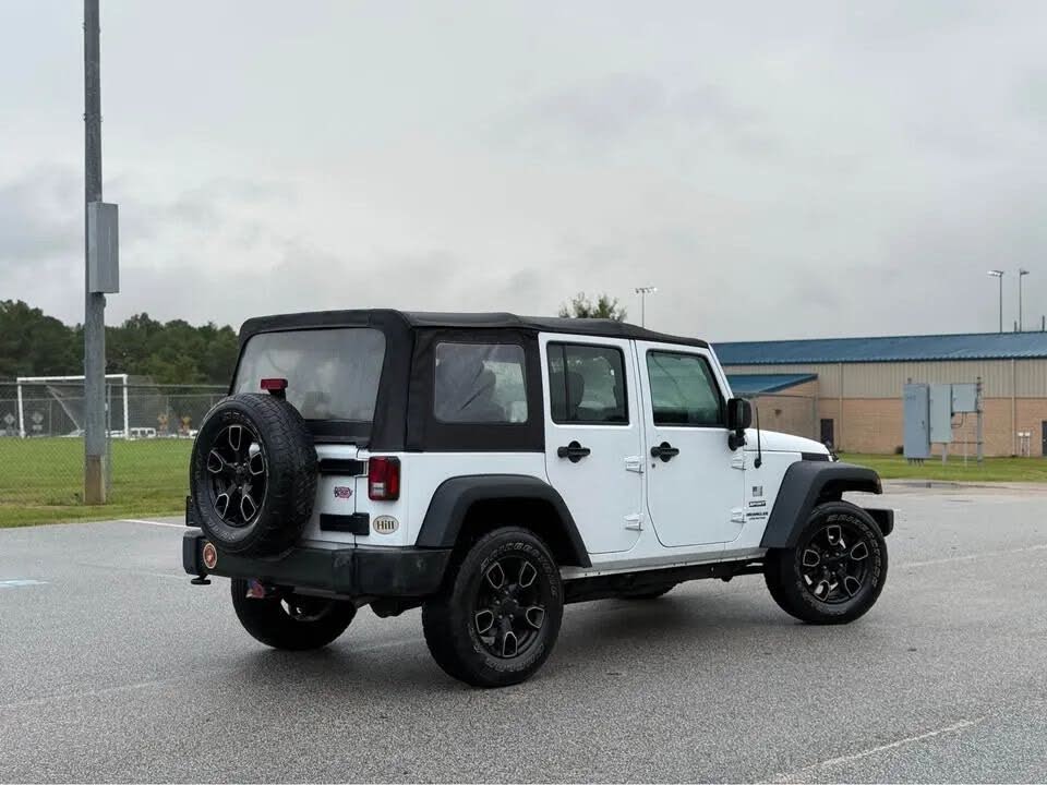 Jeep Wrangler Unlimited Sport (2017) - Gasoline