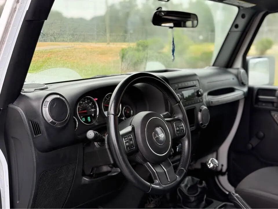 Jeep Wrangler Unlimited Sport (2017) - Gasoline