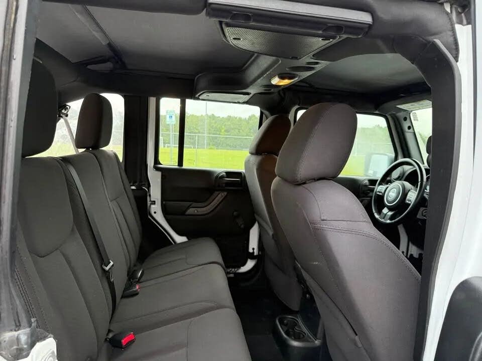 Jeep Wrangler Unlimited Sport (2017) - Gasoline