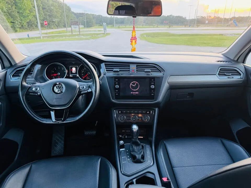 Volkswagen Tiguan SE (2018) - Gasoline