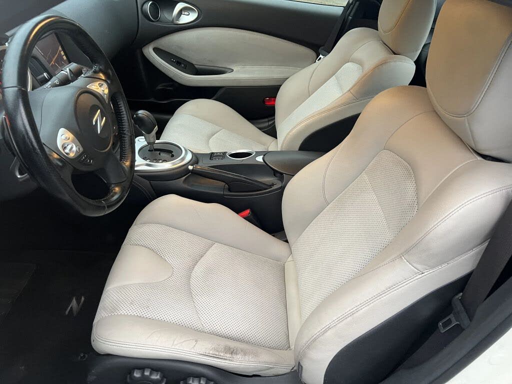 Nissan 370Z Touring (2013) - Gasoline