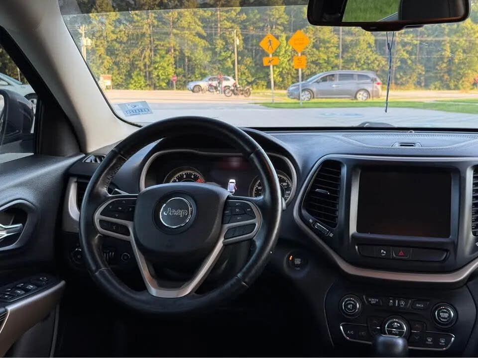 Jeep Cherokee Limited (2018) - Gasoline