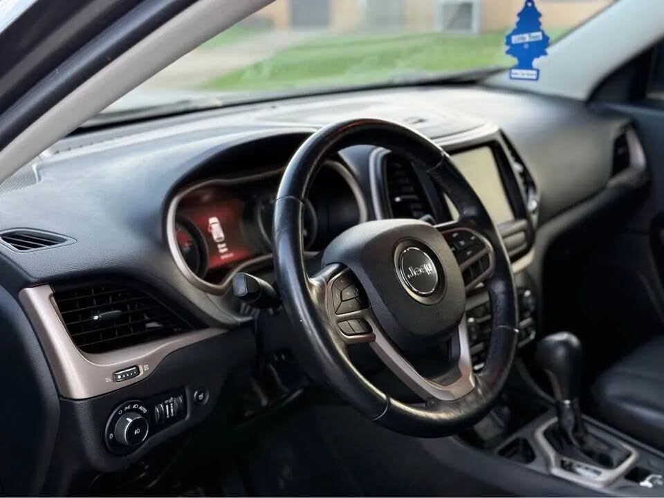 Jeep Cherokee Limited (2018) - Gasoline