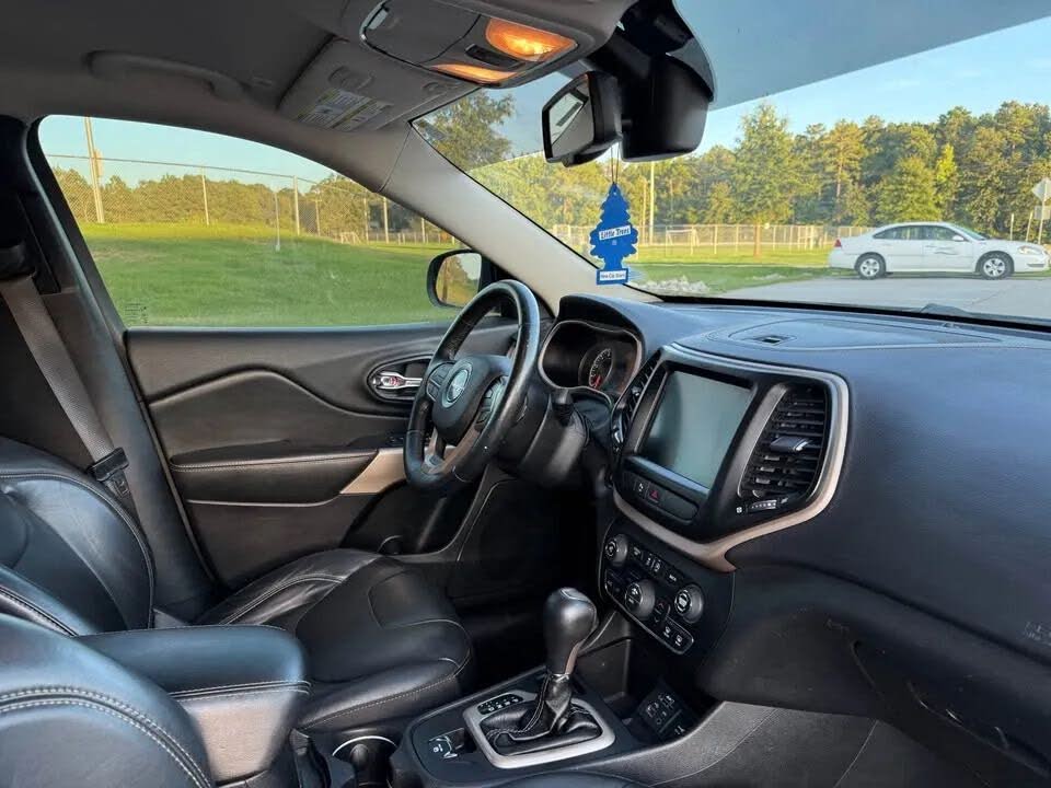 Jeep Cherokee Limited (2018) - Gasoline