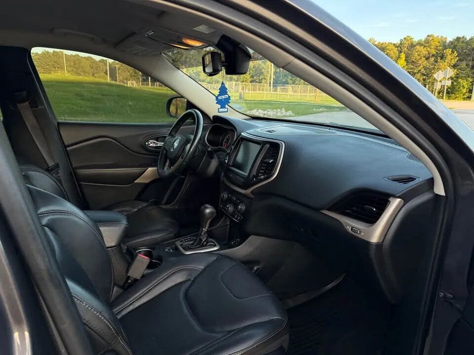 Jeep Cherokee Limited (2018) - Gasoline