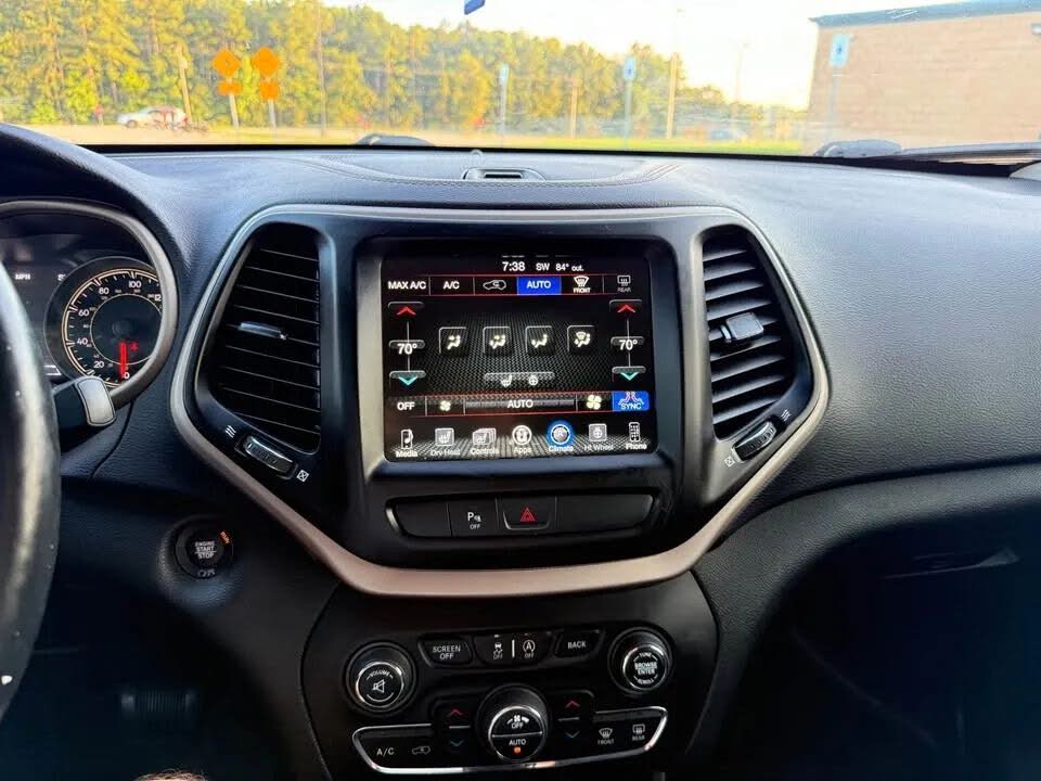 Jeep Cherokee Limited (2018) - Gasoline