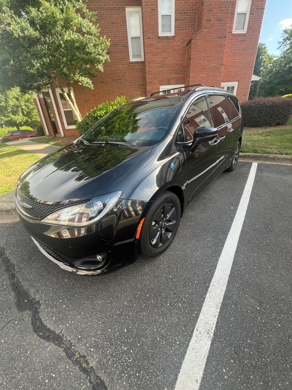 Chrysler Pacifica Hybrid Red S