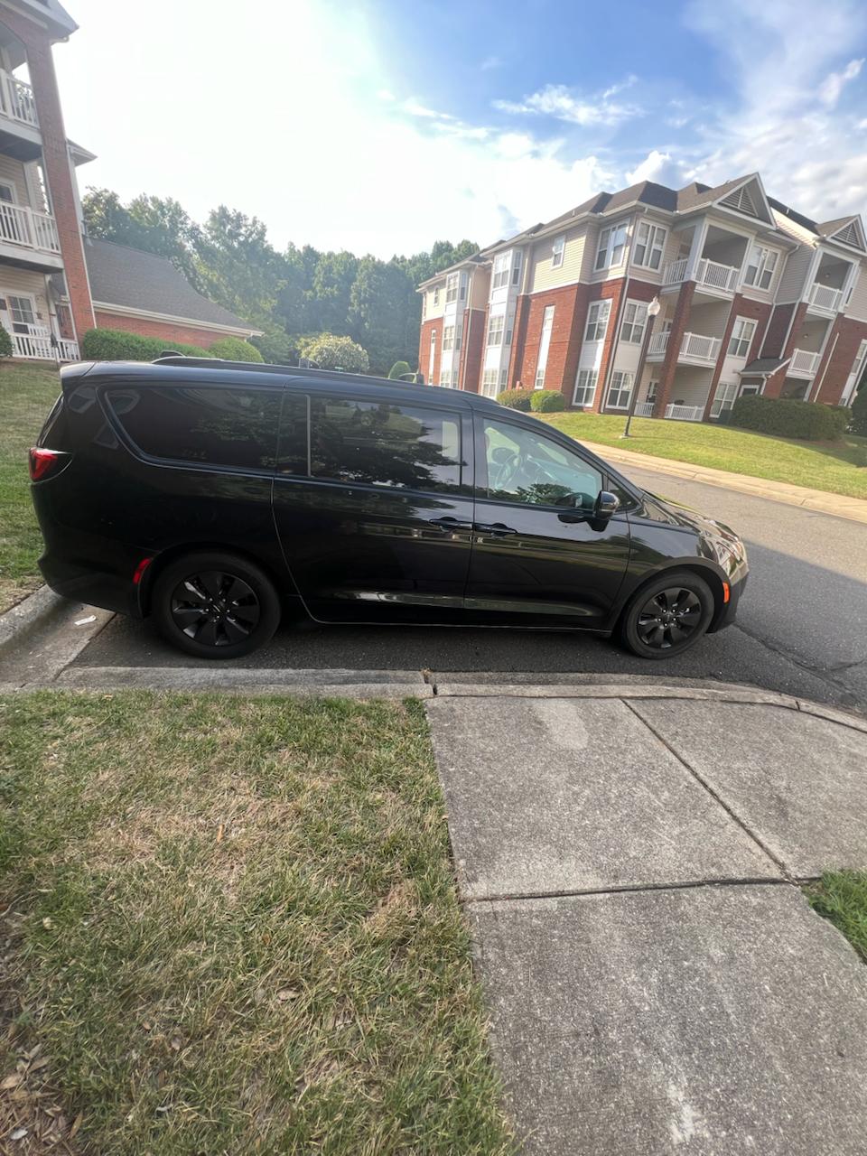 Chrysler Pacifica Hybrid Red S (2020) - Hybrid