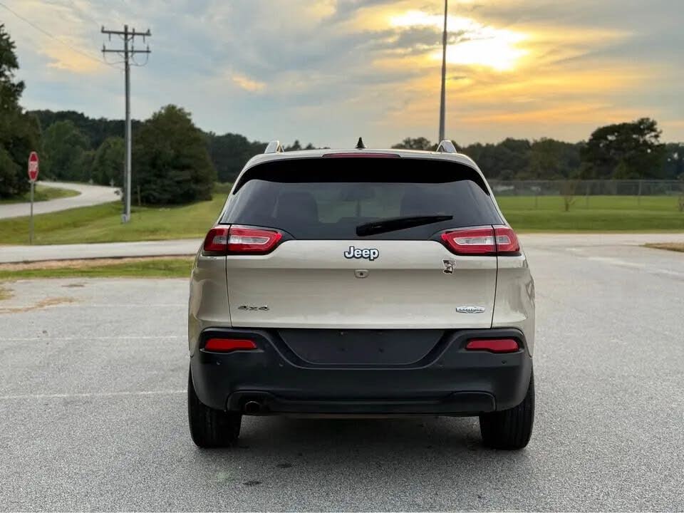 Jeep Cherokee Latitude (2015) - Gasoline