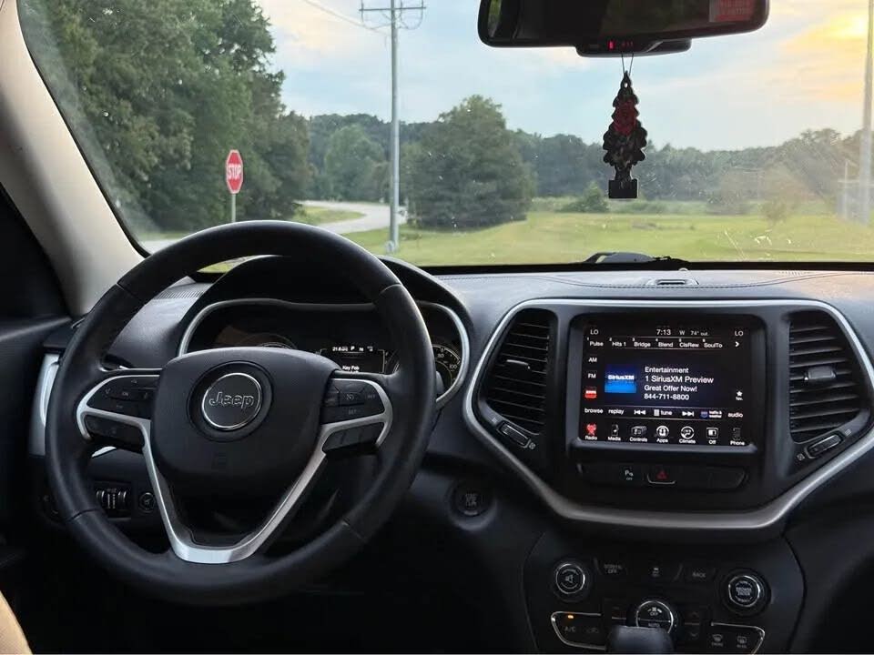 Jeep Cherokee Latitude (2015) - Gasoline