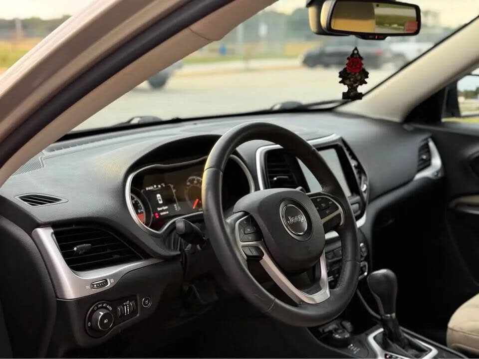 Jeep Cherokee Latitude (2015) - Gasoline