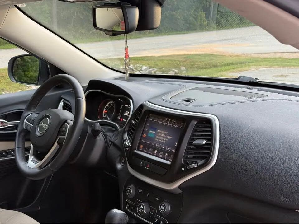 Jeep Cherokee Latitude (2015) - Gasoline