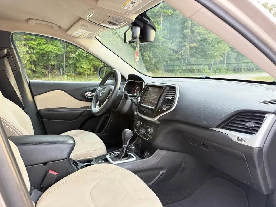 Jeep Cherokee Latitude (2015) - Gasoline