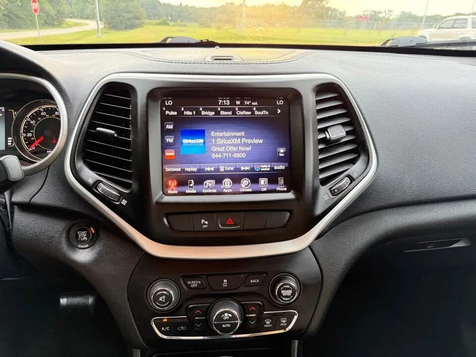 Jeep Cherokee Latitude (2015) - Gasoline