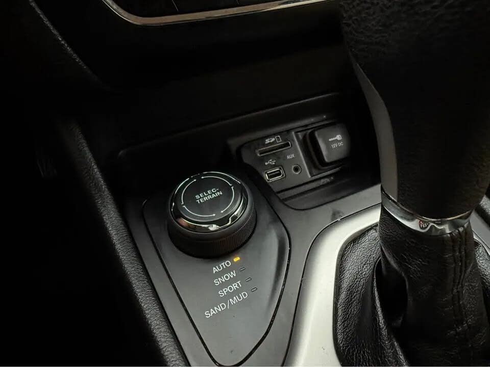 Jeep Cherokee Latitude (2015) - Gasoline