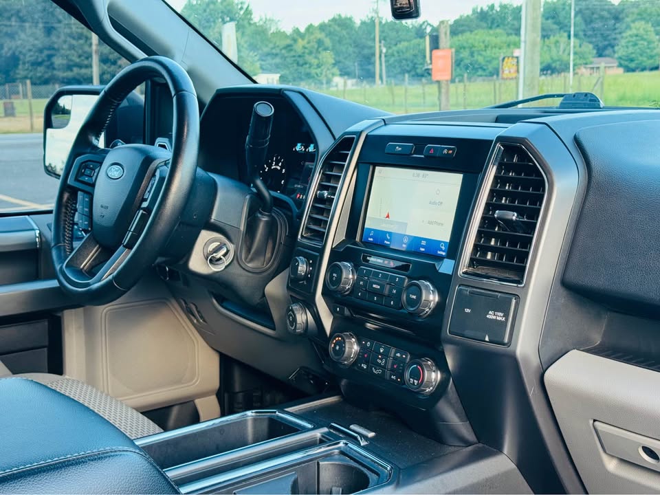 Ford F150 SuperCrew Cab XLT (2018) - Gasoline
