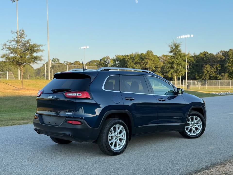 Jeep Cherokee Latitude Sport (2018) - Gasoline