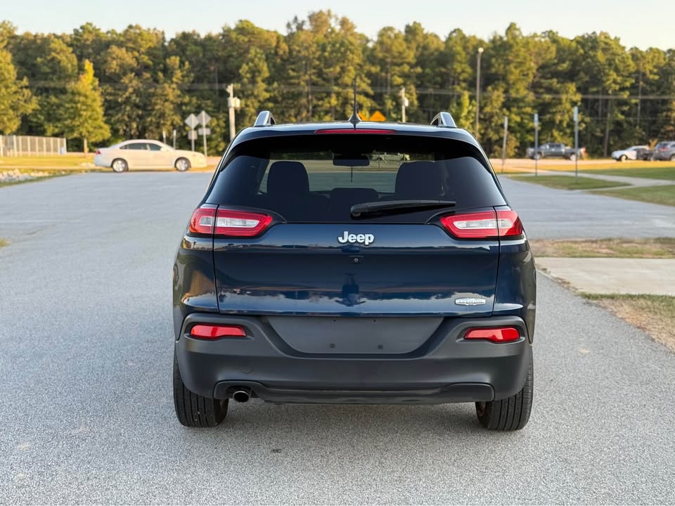 Jeep Cherokee Latitude Sport (2018) - Gasoline