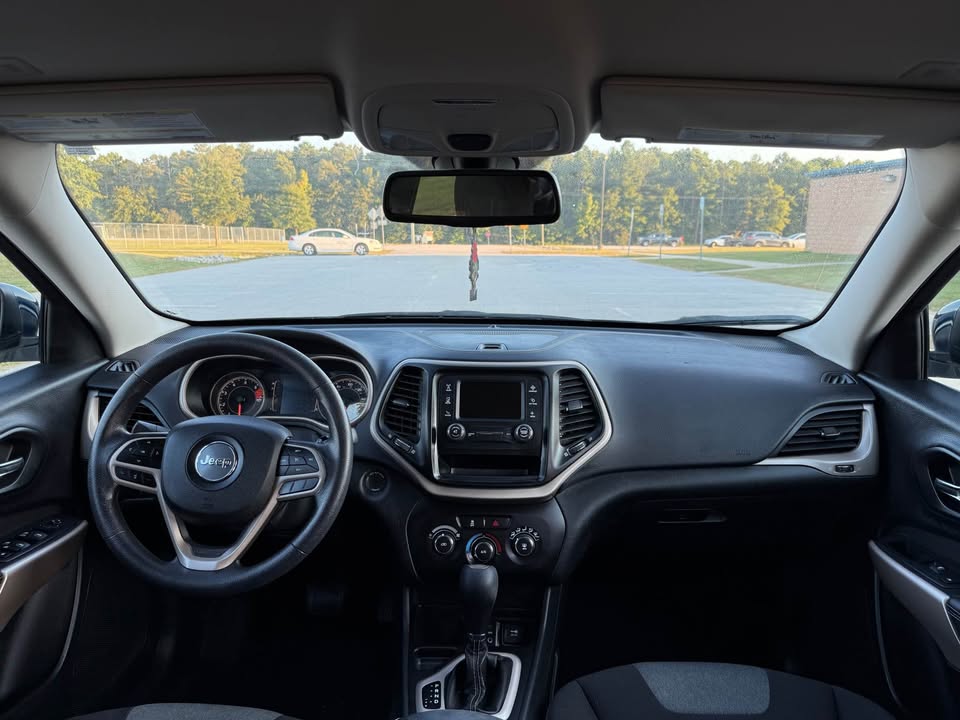Jeep Cherokee Latitude Sport (2018) - Gasoline