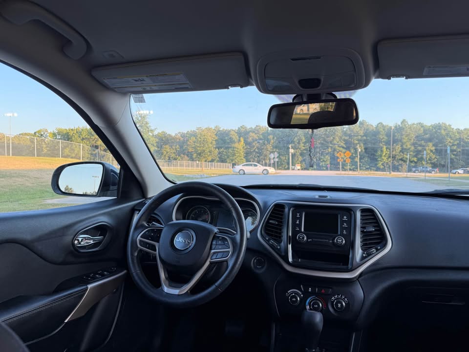 Jeep Cherokee Latitude Sport (2018) - Gasoline