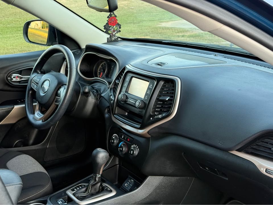 Jeep Cherokee Latitude Sport (2018) - Gasoline