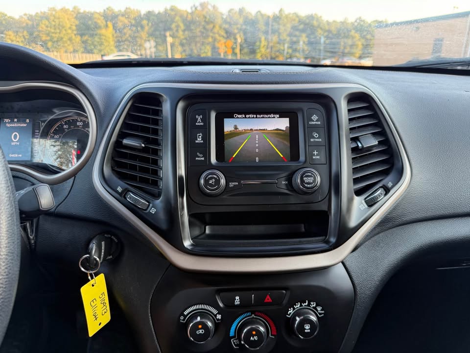 Jeep Cherokee Latitude Sport (2018) - Gasoline