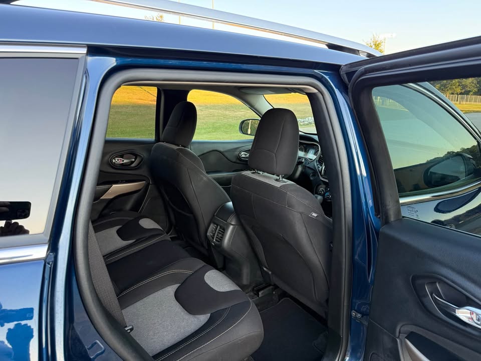 Jeep Cherokee Latitude Sport (2018) - Gasoline